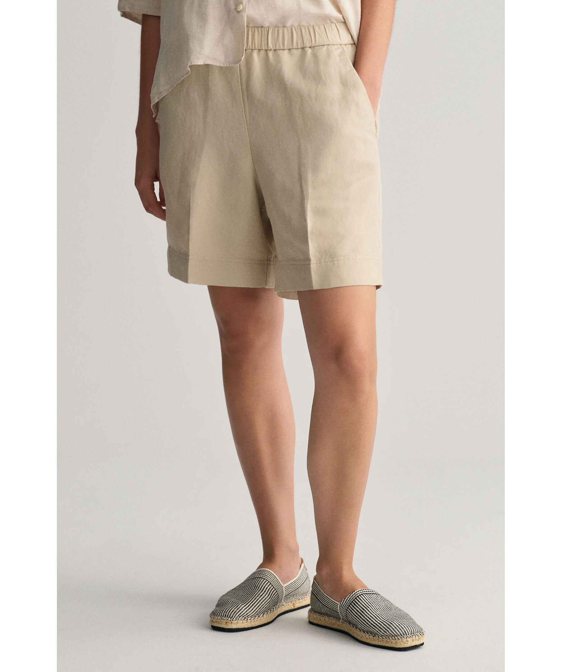 Linen pull on shorts